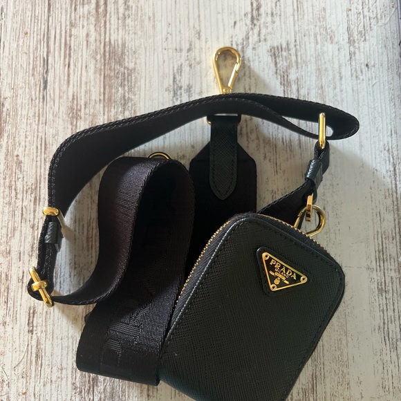 SOLD ✨Prada Re-Edition 2005 in Saffiano GHW✨ - Picture 13 of 16